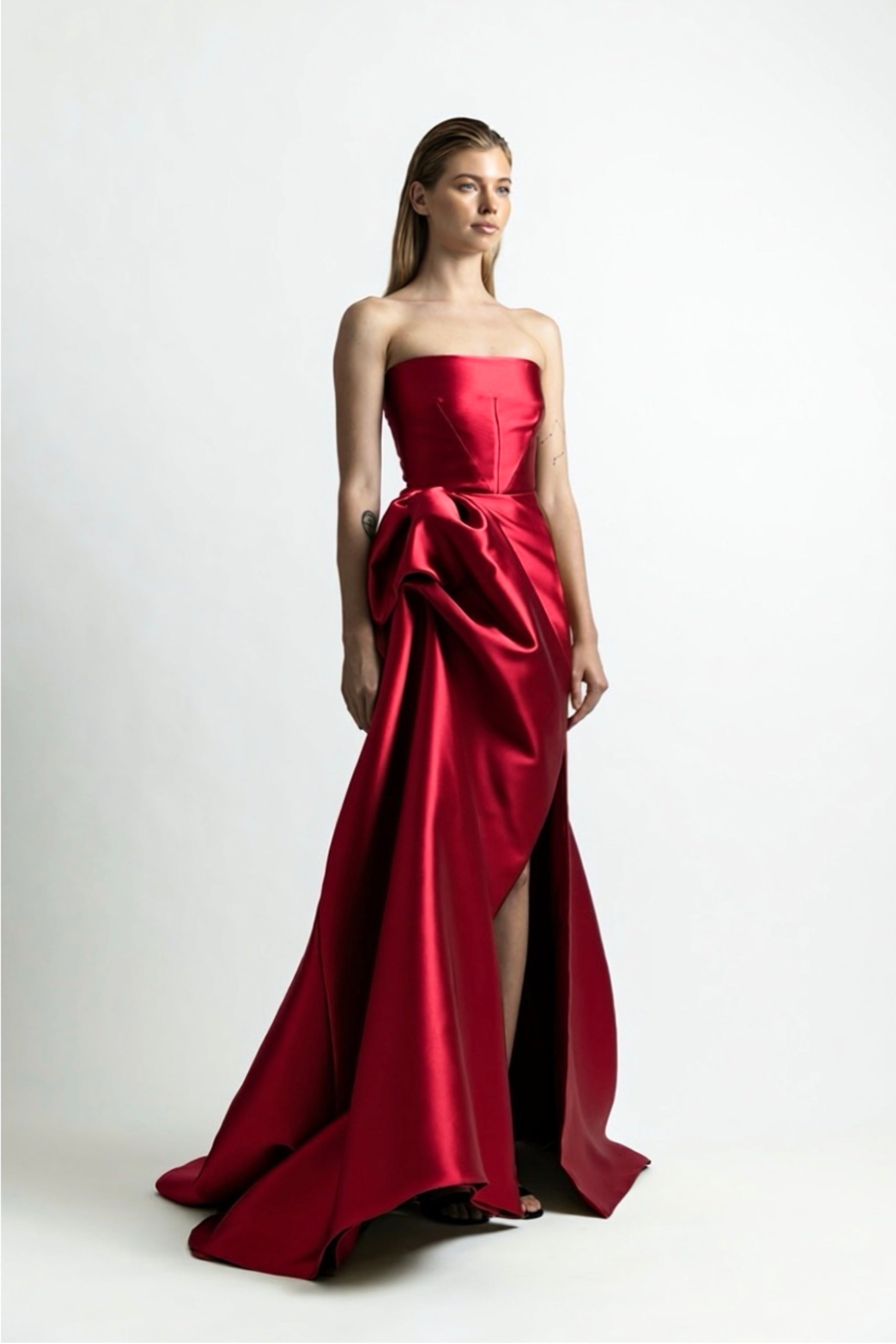 STRAPLESS SCULPTED  BALL GOWN