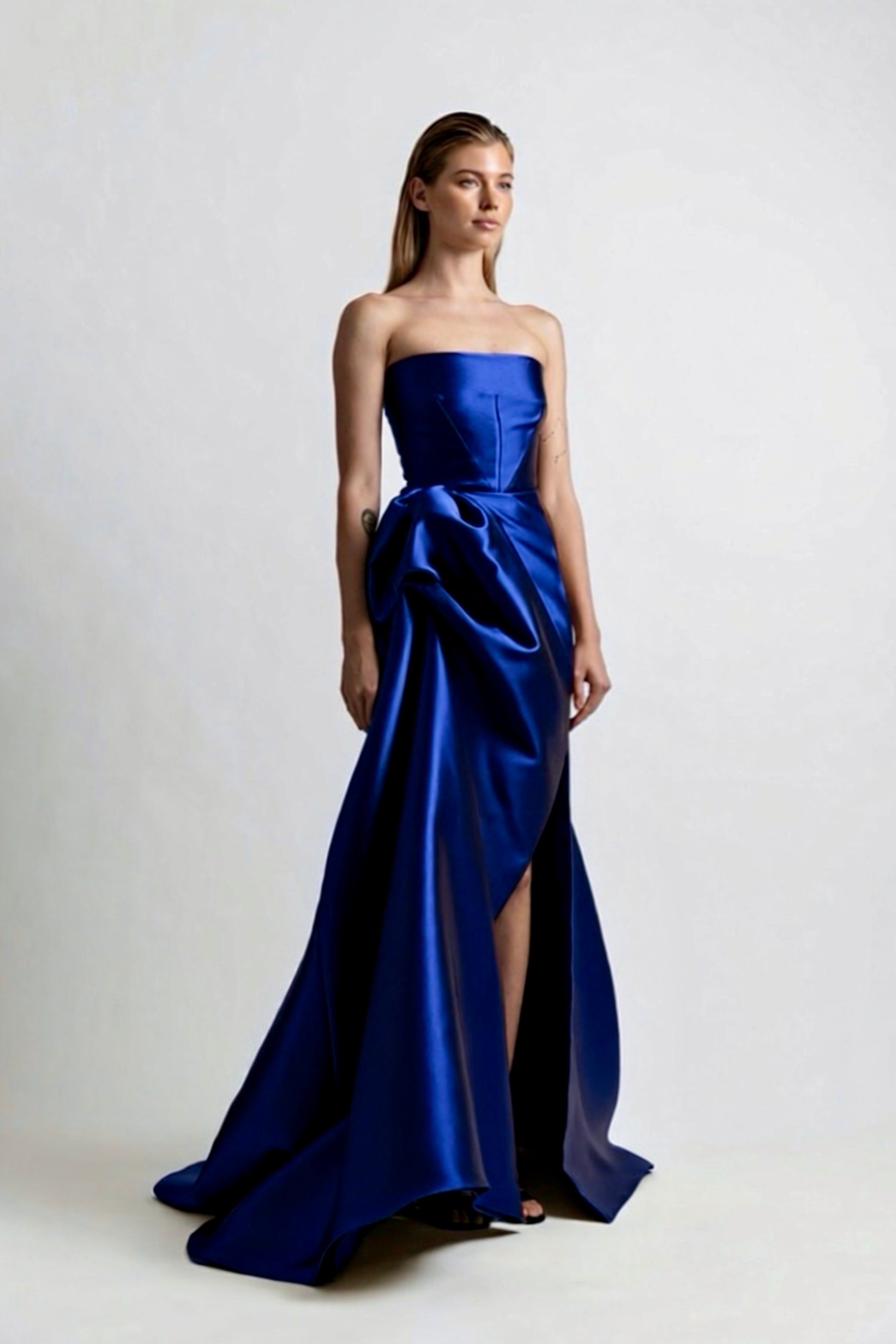STRAPLESS SCULPTED  BALL GOWN