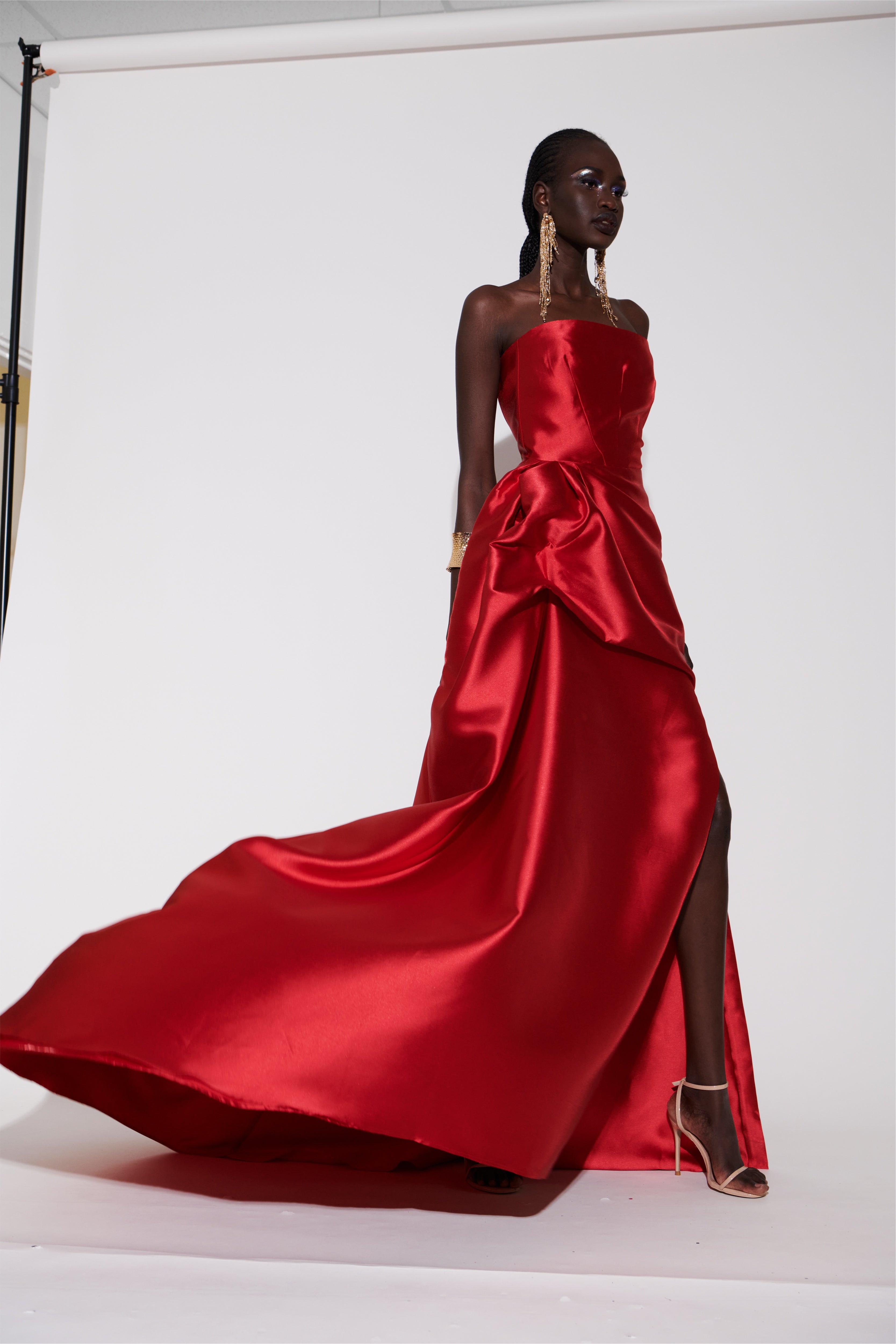 STRAPLESS SCULPTED  BALL GOWN