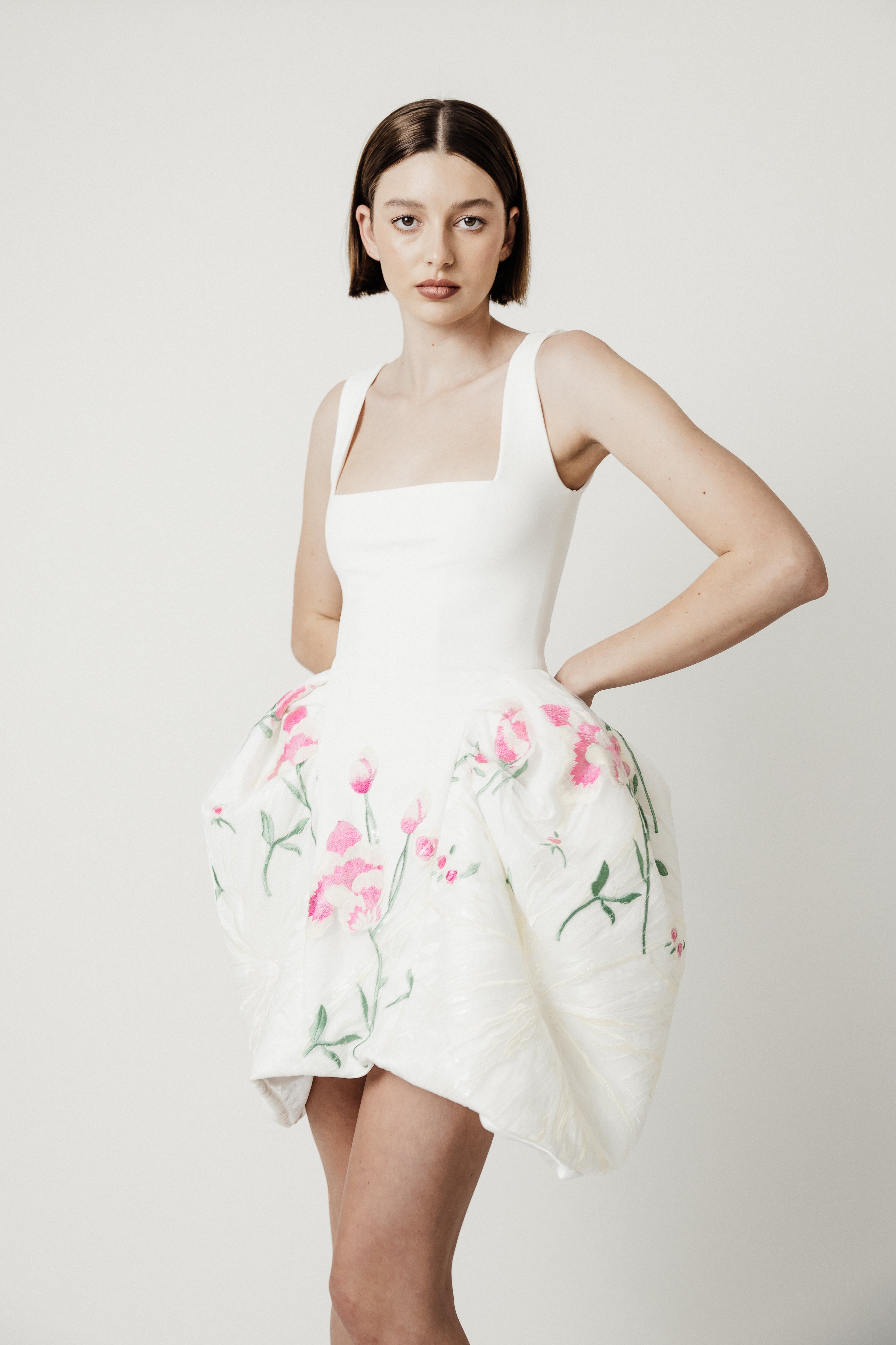 WHITE FLORAL SQUARE NECK MINI