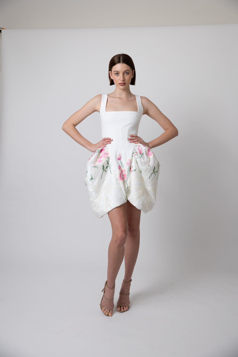 WHITE FLORAL SQUARE NECK MINI