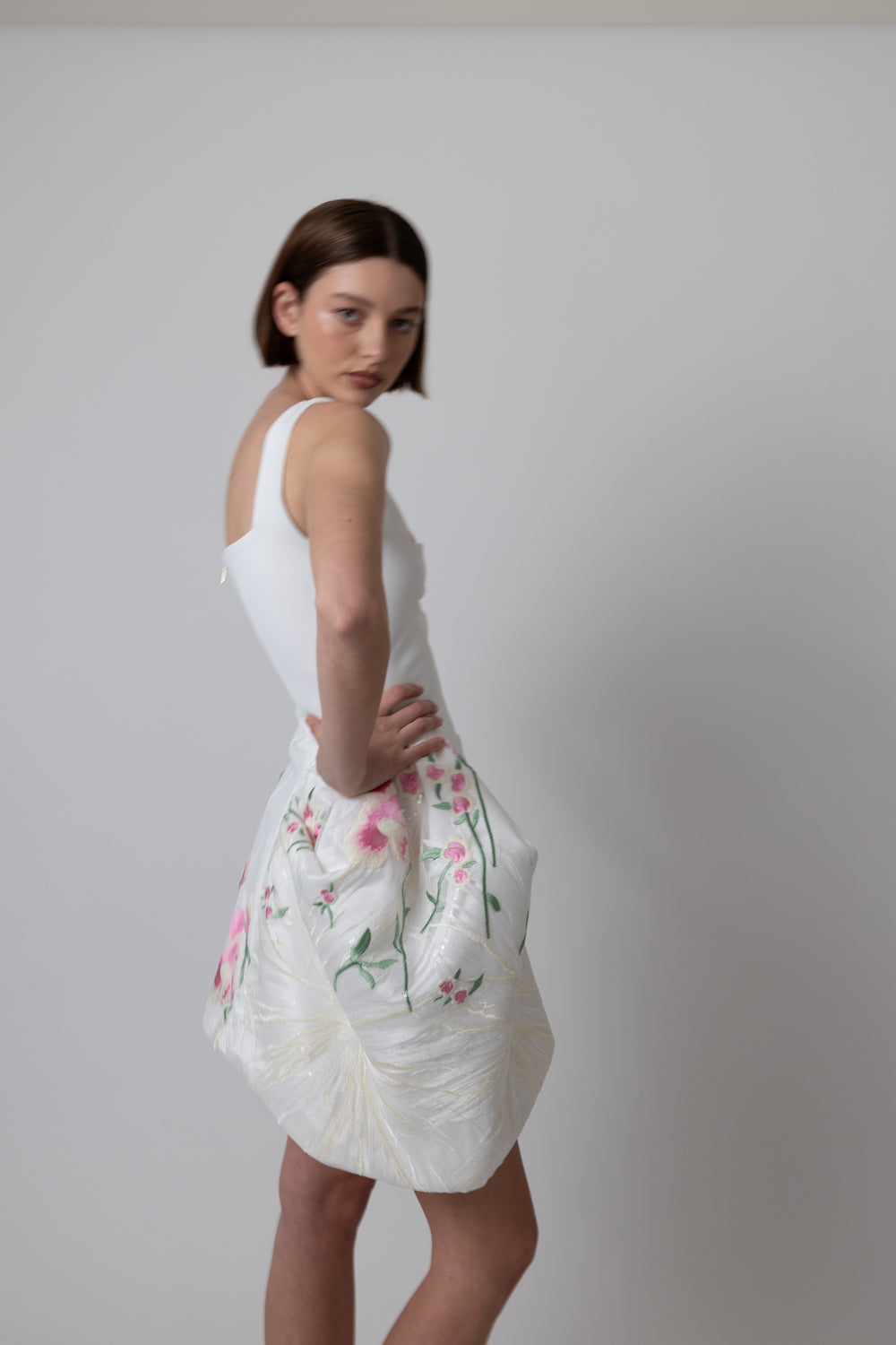 WHITE FLORAL SQUARE NECK MINI